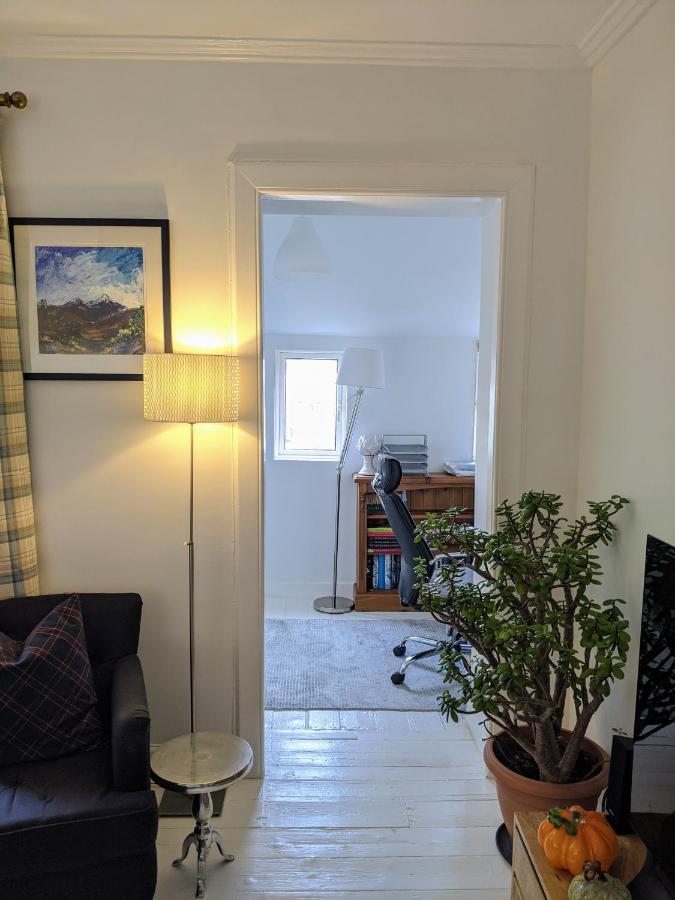 Central Hawick Spacious Stylish Flat With Log Burner Exterior photo